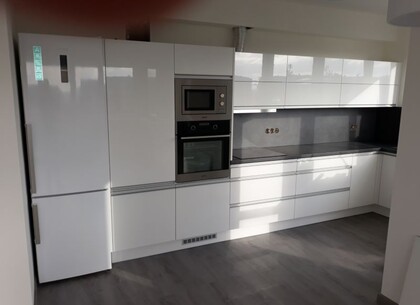 Kuchyňské linky bílý lesk