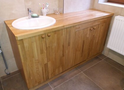 Skříňky do koupelny z masivu