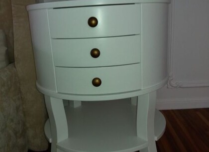 Noční stolek na míru