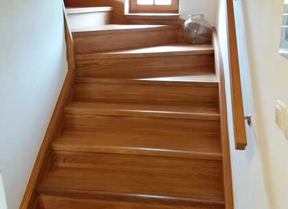 Masivní dřevěné schody