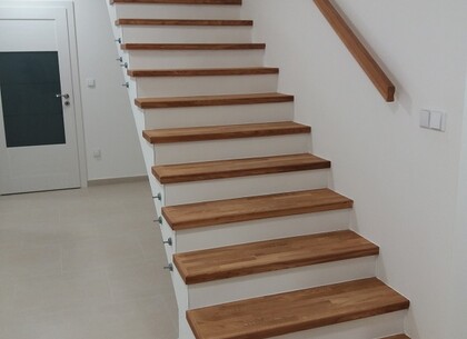 Dřevěné schodišťové nášlapy z dubu