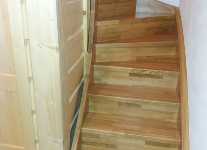 Celomasivní schodiště